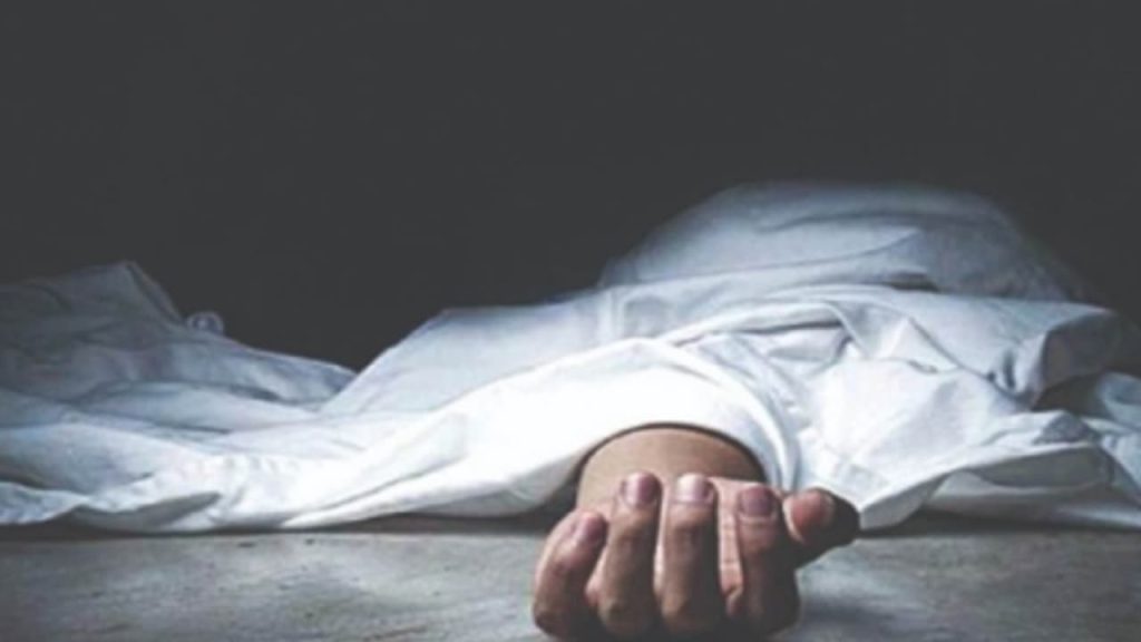 വിഷപ്പുകയിൽ ശ്വാസംമുട്ടി 3 യുവാക്കൾക്ക് ദാരുണാന്ത്യം, തണുപ്പിൽ നിന്ന് രക്ഷ നേടാൻ മുറിയിൽ മരക്കരി കത്തിച്ചു വെച്ചു, സംഭവം ബെലഗാവിയിൽ