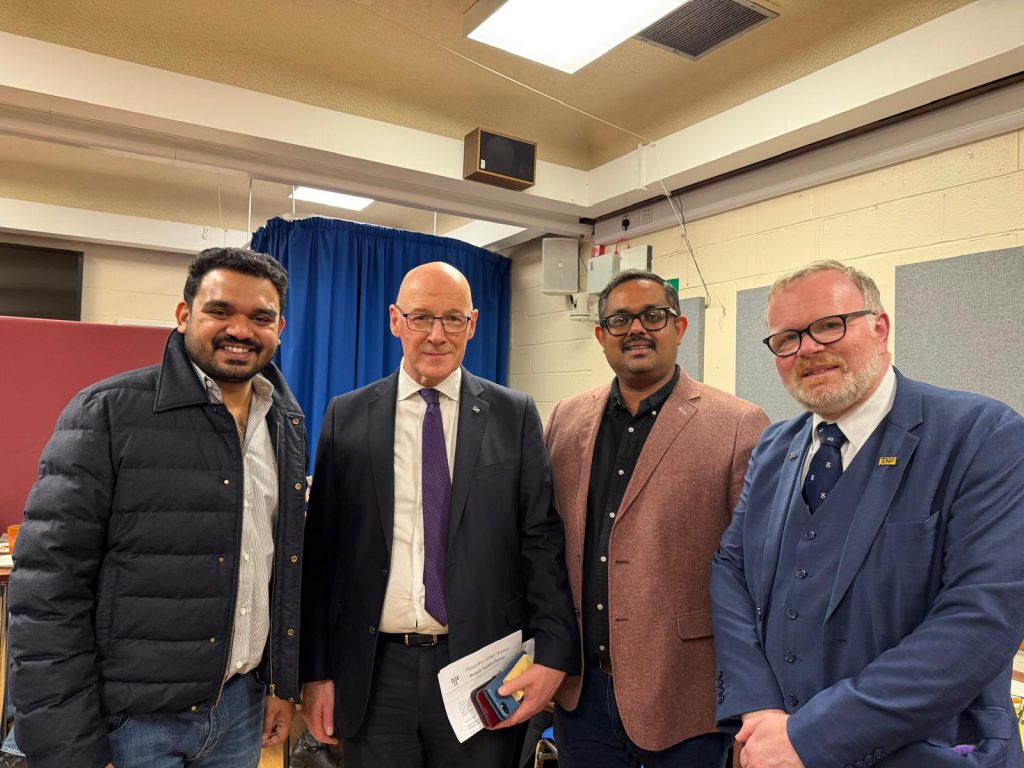 സ്കോട്ട്ലൻഡിലെ തിരഞ്ഞെടുപ്പ് കൺവെൻഷനിൽ താരമായി മലയാളി ‘മണവാട്ടിയും’; ഫസ്റ്റ് മിനിസ്റ്ററുടെ കൈയ്യൊപ്പുമായി മലയാളി ബ്രാൻഡ് ലേലത്തിൽ