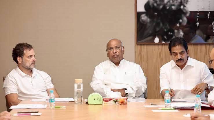 “ഇനി മാറേണ്ടത് കോൺഗ്രസ് നേതൃത്വം അല്ലെ ?”