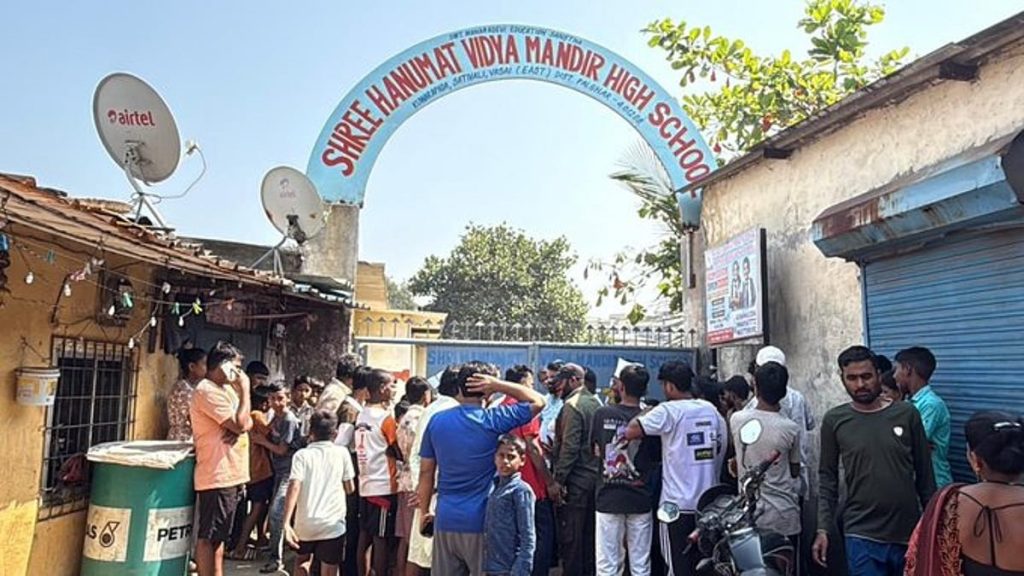 ശിശുദിനത്തില് വൈകിയെത്തി; അധ്യാപിക നൂറ് സിറ്റ് അപ്പ് എടുപ്പിച്ചു; ആറാം ക്ലാസ് വിദ്യാര്ഥിനി മരിച്ചു