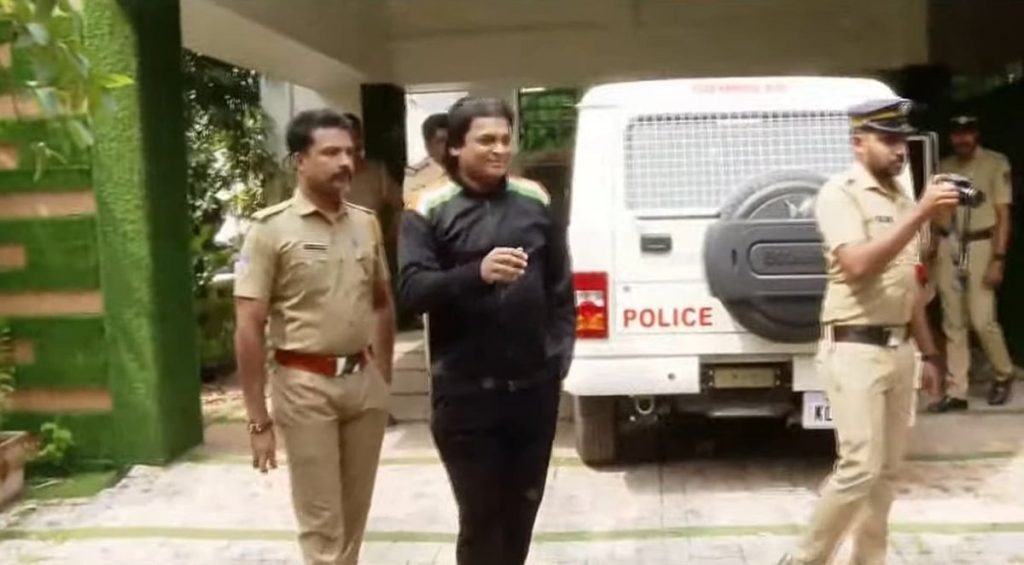 ‘രാഹുലിനായി വീഡിയോ ചെയ്യുന്നത് നിര്ത്തില്ല’; തെളിവെടുപ്പിനിടെ വിളിച്ചുപറഞ്ഞ് രാഹുല് ഈശ്വര്