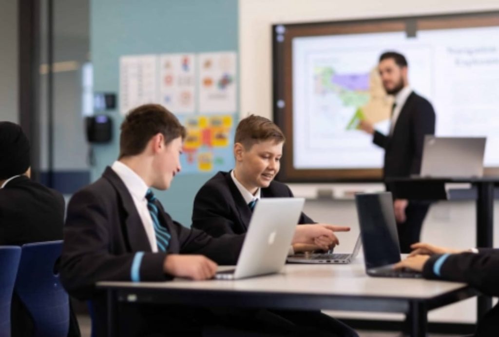 ബഹ്റൈനില് 14,000ത്തിലധികം വിദ്യാര്ത്ഥികള്ക്ക് സ്കോളര്ഷിപ്പും ഗ്രാന്റുകളും വിതരണം ചെയ്തു