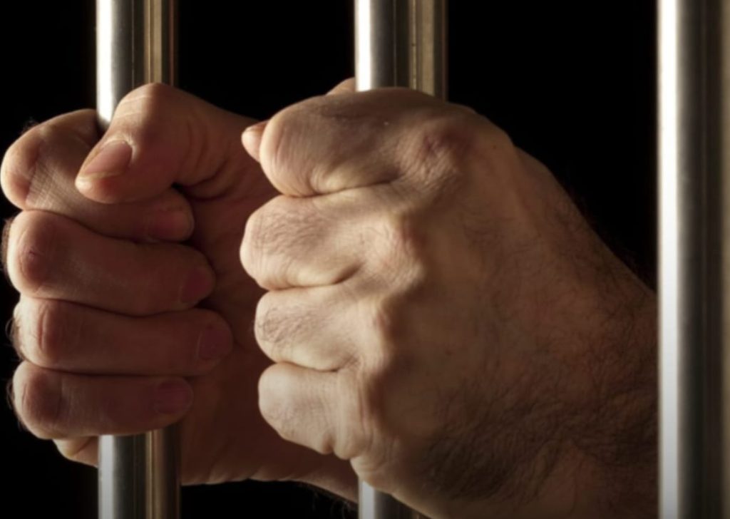 സമൂഹമാധ്യമത്തില് അശ്ലീല പോസ്റ്റ്: ഗള്ഫ് പൗരന് രണ്ടു വര്ഷം തടവ്