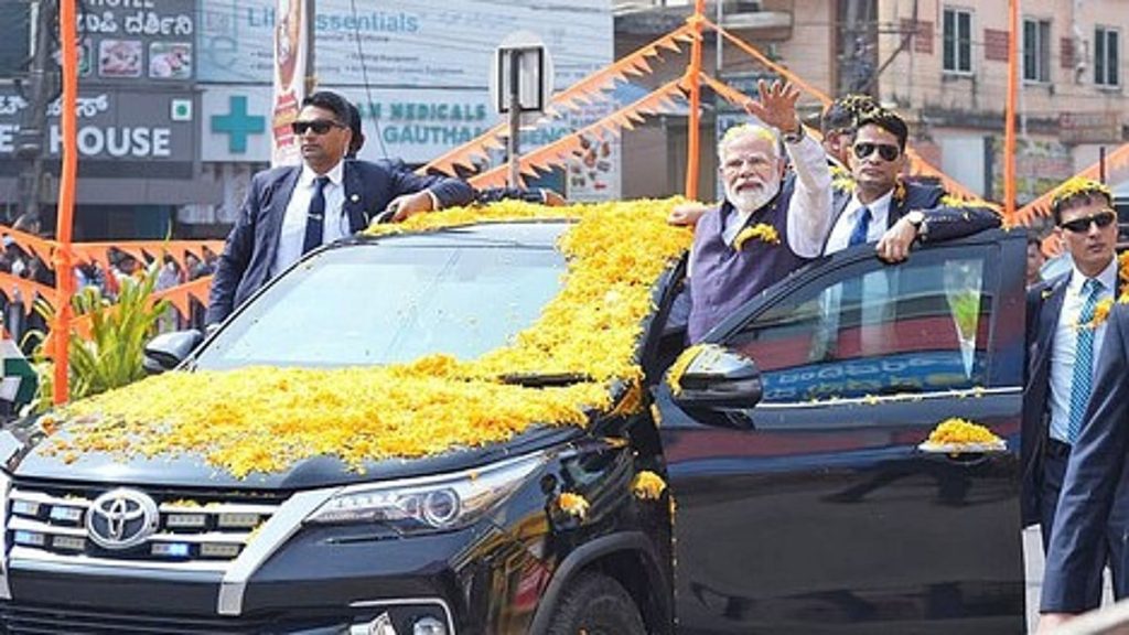 പ്രധാനമന്ത്രി നരേന്ദ്രമോദി തിരുവനന്തപുരത്ത്; ആവേശമുയര്ത്തി റോഡ് ഷോ