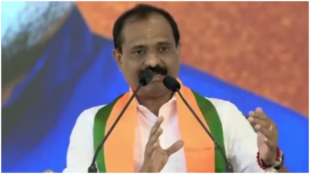 ‘കരയിലും കടലിലും ആകാശത്തും ഒരുപോലെ വികസന കുതിപ്പ്’, വിഴിഞ്ഞം വേദിയിൽ മോദിയെ പ്രകീർത്തിച്ച് മേയർ വിവി രാജേഷ്; ‘മുൻ മുഖ്യമന്ത്രിമാരും സംഭാവന നൽകി’