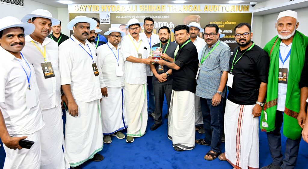 മൂന്നര പതിറ്റാണ്ട് കാലത്തെ പ്രവാസ ജീവിതത്തിന് ബഹ്റൈൻ കെഎംസിസി തിരൂർ മണ്ഡലം കമ്മിറ്റിയുടെ യുടെ സ്നേഹാദരം ..