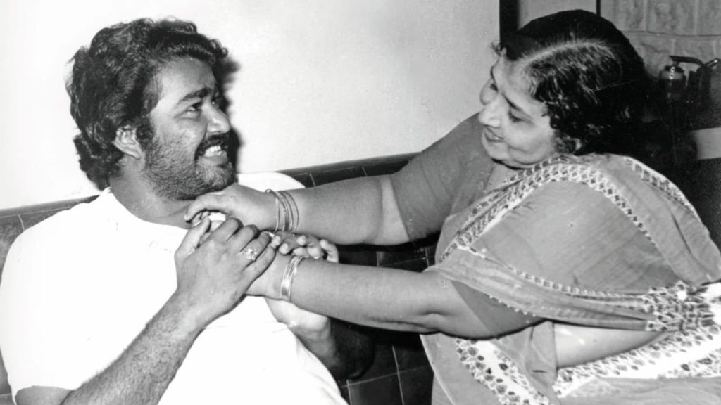 ‘ജീവിതയാത്രയിൽ സ്നേഹവാത്സല്യം കൊണ്ടും സാമീപ്യം കൊണ്ടും എക്കാലവും കരുത്തായിരുന്ന അമ്മ..’; കുറിപ്പ് പങ്കുവച്ച് മോഹൻലാൽ