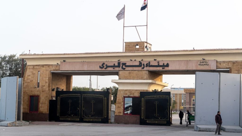 ഗാസയിലെ നിർണായക റഫാ അതിർത്തി വീണ്ടും തുറന്ന് ഇസ്രയേൽ, നിയന്ത്രണങ്ങളോടെ ഗതാഗതം അനുവദിച്ചു തുടങ്ങി