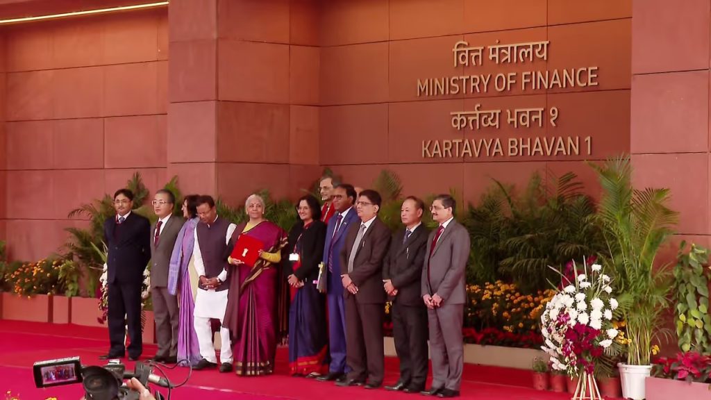 കർത്യവ്യ പഥത്തില് തയ്യാറാക്കിയ ആദ്യ ബജറ്റ്; ‘രാജ്യത്തിന് 7% സാമ്പത്തിക വളർച്ച’, മൂന്നാം മോദി സർക്കാരിന്റെ മൂന്നാം ബജറ്റ് ആരംഭിച്ചു