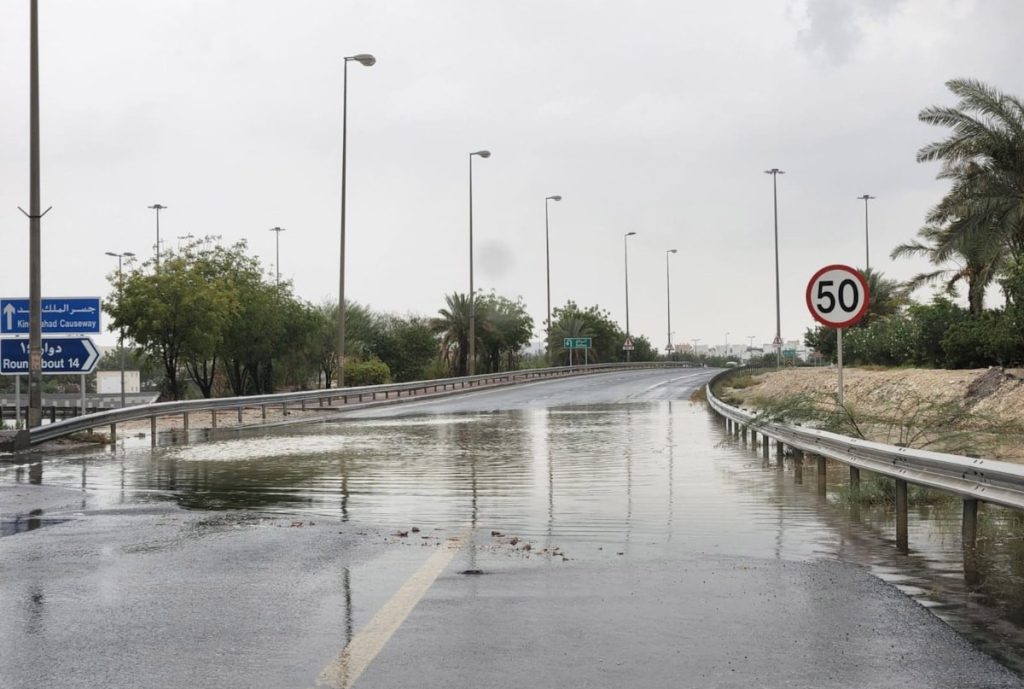 ബഹ്റൈനില് നാലാം ദിവസവും മഴയും ഇടിമിന്നലും കാറ്റും