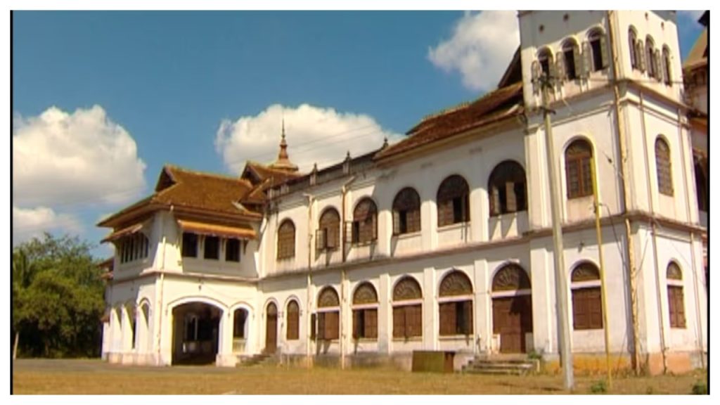 കവടിയാർ കൊട്ടാരത്തിൽ വൻ കവർച്ച; അമൂല്യ രത്നങ്ങളടക്കം 2 കോടിയുടെ ആഭരണം നഷ്ടമായി, പരാതി നൽകി അശ്വതി തിരുനാൾ ഗൗരി ലക്ഷ്മി ബായ്