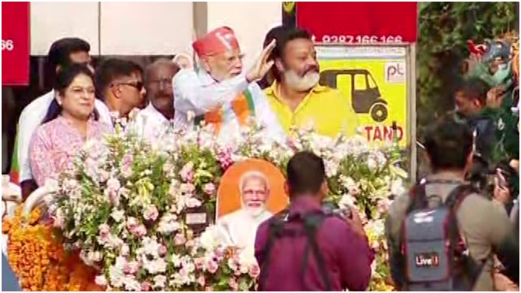 കേരളത്തിലെ തെരഞ്ഞെടുപ്പ് പ്രചരണത്തിന് ആവേശം പകർന്ന് പ്രധാനമന്ത്രി, തൃശൂരിനെ ഇളക്കിമറിച്ച് റോഡ് ഷോ; എൻഡിഎ സ്ഥാനാർഥികളും മോദിക്കൊപ്പം