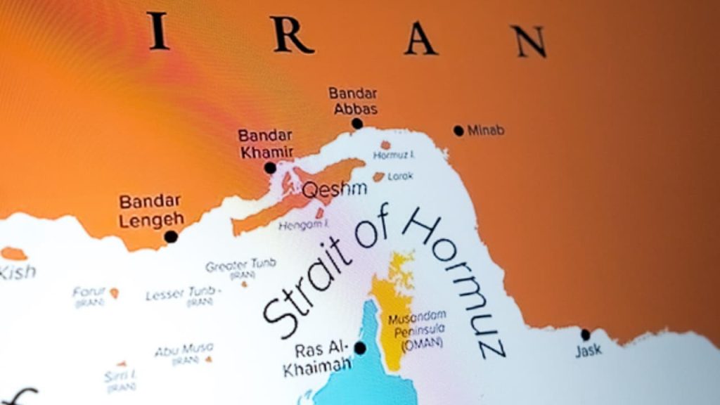എണ്ണവില കുതിക്കും? ഹോർമൂസ് കടലിടുക്ക് അടച്ച് ഇറാൻ; കടക്കാൻ ശ്രമിക്കുന്ന കപ്പലുകൾ കത്തിക്കുമെന്ന് മുന്നറിയിപ്പ്