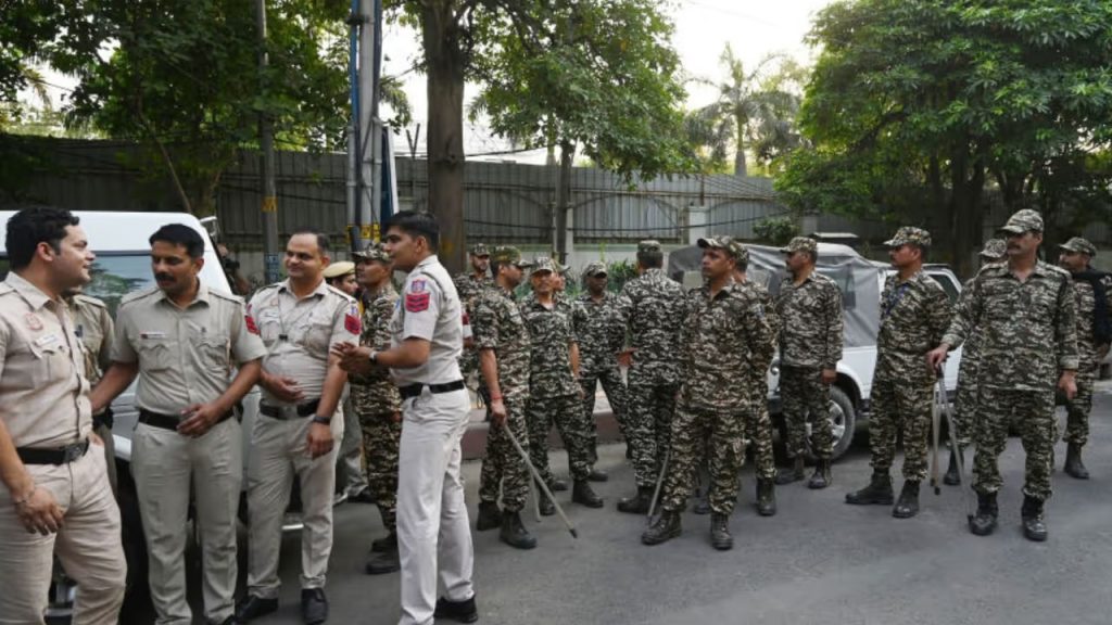 ദില്ലിയിൽ ജാഗ്രത; എംബസിയടക്കമുള്ള അമേരിക്കൻ സ്ഥാപനങ്ങളുടെ സുരക്ഷ കൂട്ടുന്നു, ദിവസേന റിപ്പോർട്ട് സമർപ്പിക്കാൻ നിർദേശം