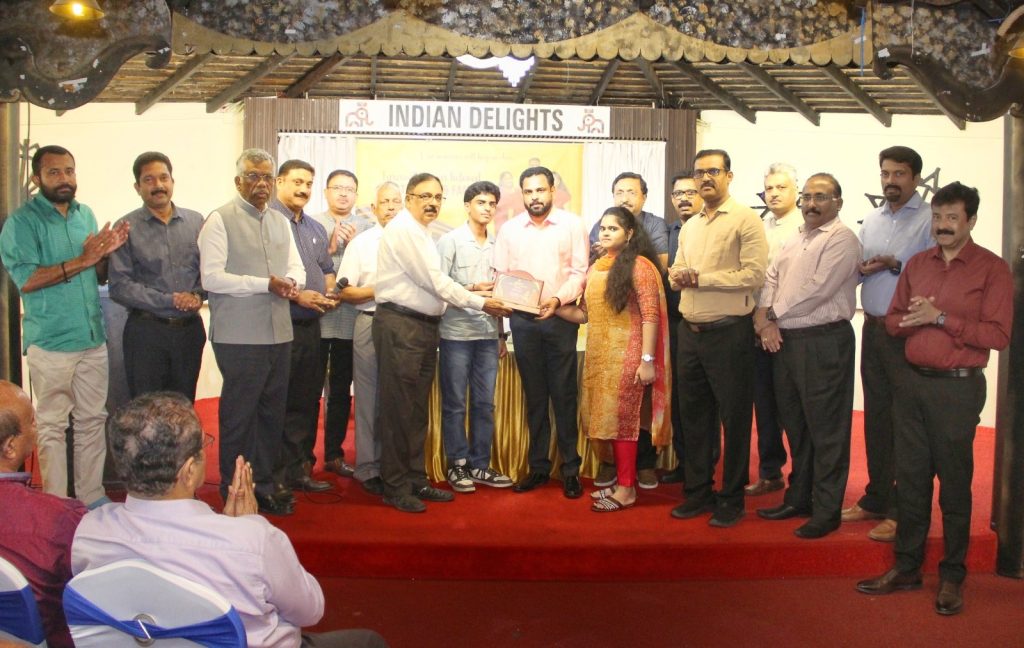 അജു റ്റി. കോശിക്ക് യാത്രയയപ്പ് നല്കി