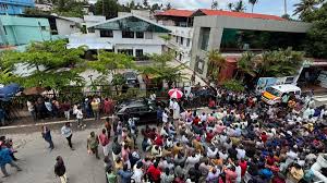 ‘വീണ വിജയൻ മകളായി എന്നതിന്റെ പേരിൽ അച്ഛനെതിരെ കേസെടുക്കാനാകില്ല’; സംസ്ഥാനവ്യാപകമായി തെരുവിൽ ഇറങ്ങാൻ സിപിഎം ആഹ്വാനം