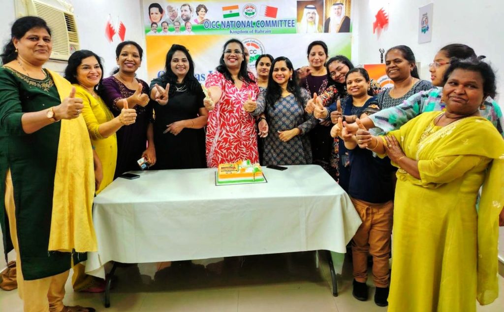 കെഎസ്ആർടിസി സൗജന്യ യാത്ര: ആഘോഷമാക്കി ഒഐസിസി വനിതാ വിഭാഗം