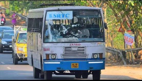 ഒരേ നിറത്തിലുള്ള ബസുകള് മാറി പോകാതിരിക്കാനാണ് സ്റ്റിക്കര് പതിപ്പിച്ചത്; ‘സിറ്റി ഫാസ്റ്റി’ല് വിശദികരണവുമായി കെഎസ്ആര്ടിസി