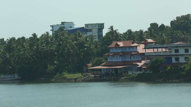 കനത്ത മഴ: പറശ്ശിനിക്കടവ്–വളപട്ടണം ബോട്ട് സർവീസ് നിർത്തിവെച്ചു