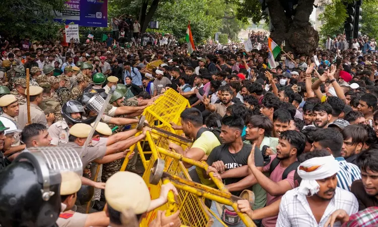 ജന്തർ മന്തർ പ്രതിഷേധത്തിന്റെ സാമ്പത്തിക സ്രോതസ് ചോദ്യം ചെയ്ത് വിഎച്ച്പി; സുരക്ഷാസേനയ്ക്ക് പിന്തുണ നൽകണമെന്ന് ആഹ്വാനം