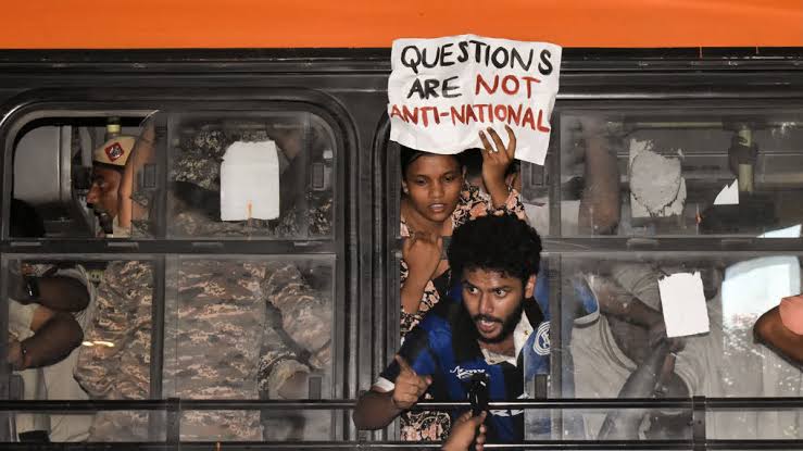 ഡൽഹിയിലെ പ്രതിഷേധ നിയന്ത്രണങ്ങൾ സുപ്രീംകോടതിക്ക് മുന്നിൽ; അവധിദിനത്തിൽ പ്രത്യേക വാദംകേൾക്കൽ